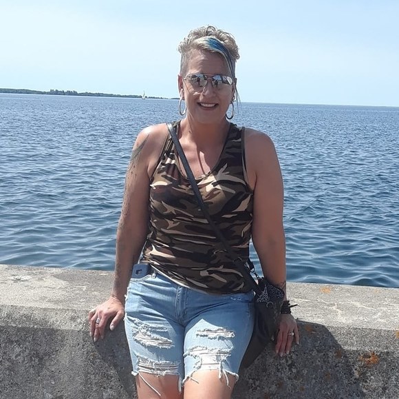 Meet your Posher, Debbie - Picture 1 of 1